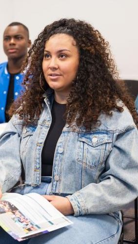 Dona de Escola de Inglês